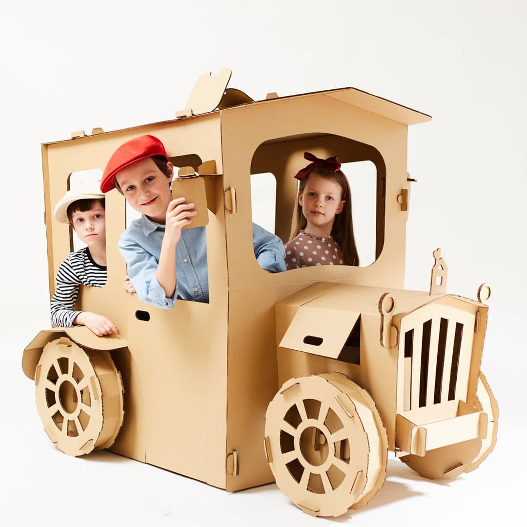 un carro de carton para niños