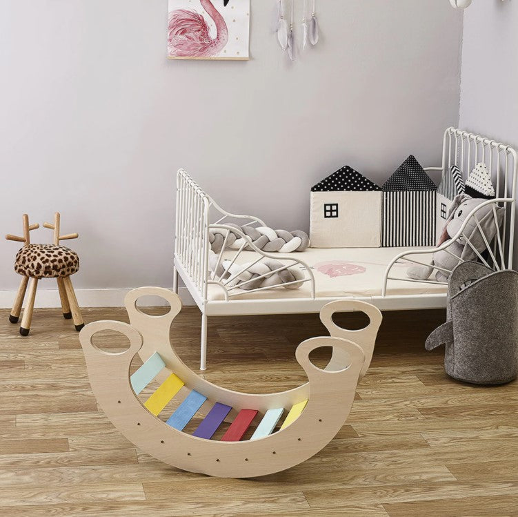 Cama mecedora de madera para niños